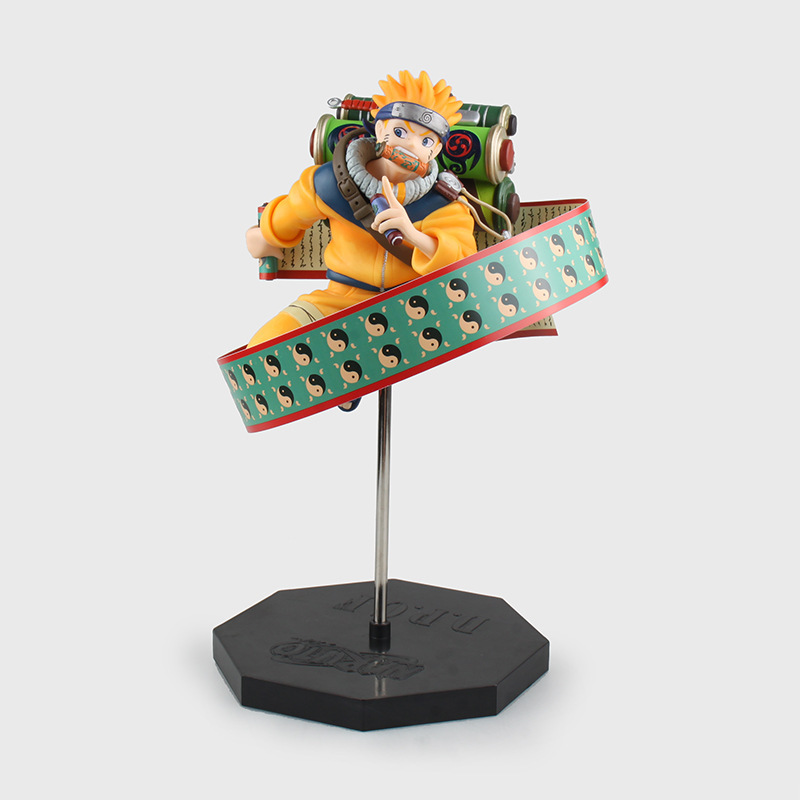 Figurine Naruto avec Rouleau des Techniques Interdites